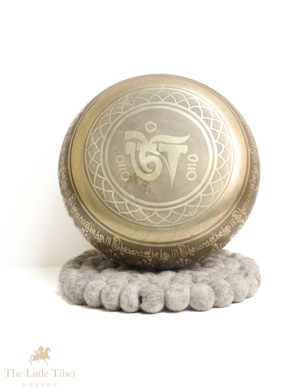 Harmony and Unity: Exploring the Significance of "Om" on Tibetan Singing Bowls - BZ289