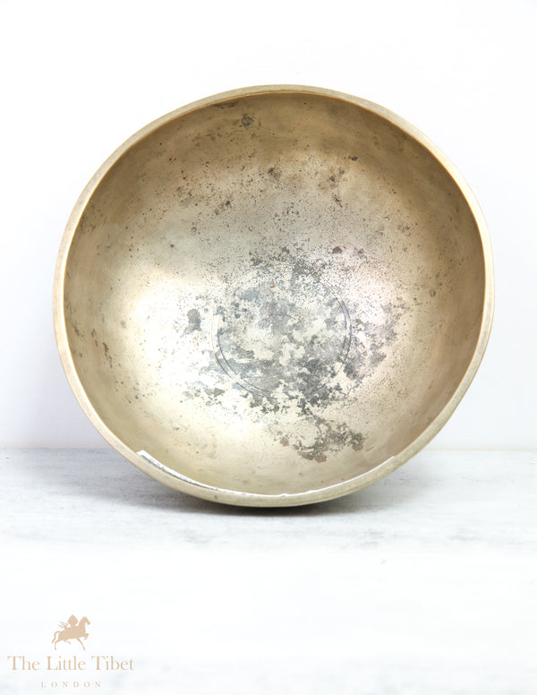 Hand Hammered Plain Antique Tibetan Singing Bowl - ATQ424