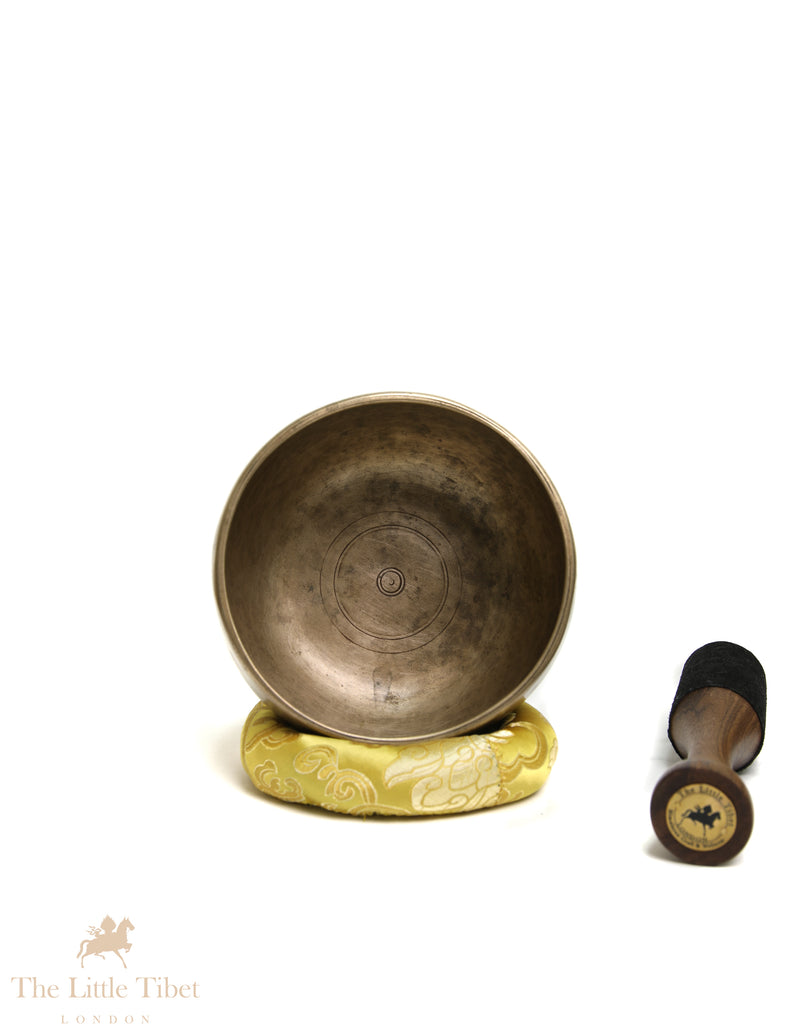 Antique Tibetan Singing Bowl | D & E Note Heart & Third Eye Chakra Bowl – Handcrafted - ATQ887
