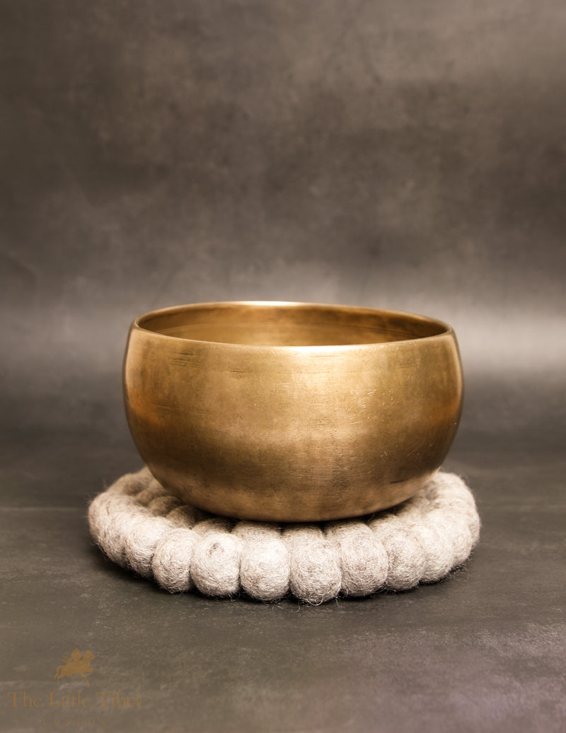 Antique Tibetan Singing Bowl | D & E Note Heart & Third Eye Chakra Bowl – Handcrafted - ATQ887