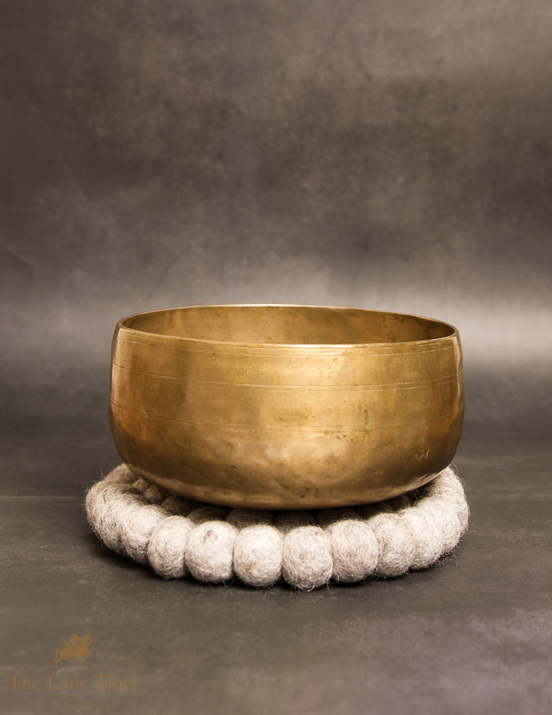 Antique Tibetan Singing Bowl | Rare G Note Solar Plexus Bowl – Collectable & Easy to Play - ATQ888