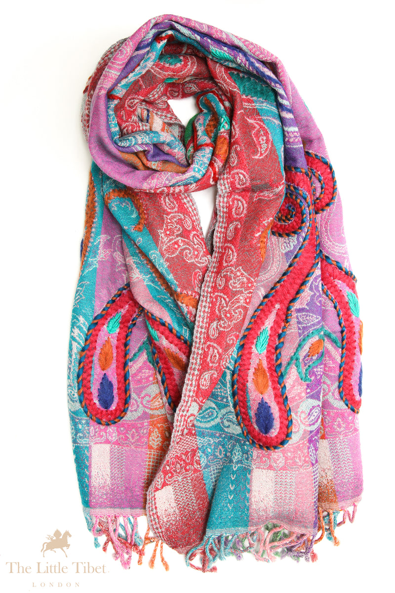 Artemis' Veil - Hand-Embroidered 100% Boiled Wool Scarves for Timeless Feminine Sophistication