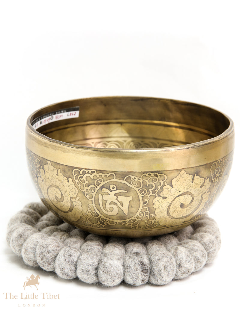 Harmonious Resonance: Tibetan Vajra Dorje Meditation Singing Bowl - EC160