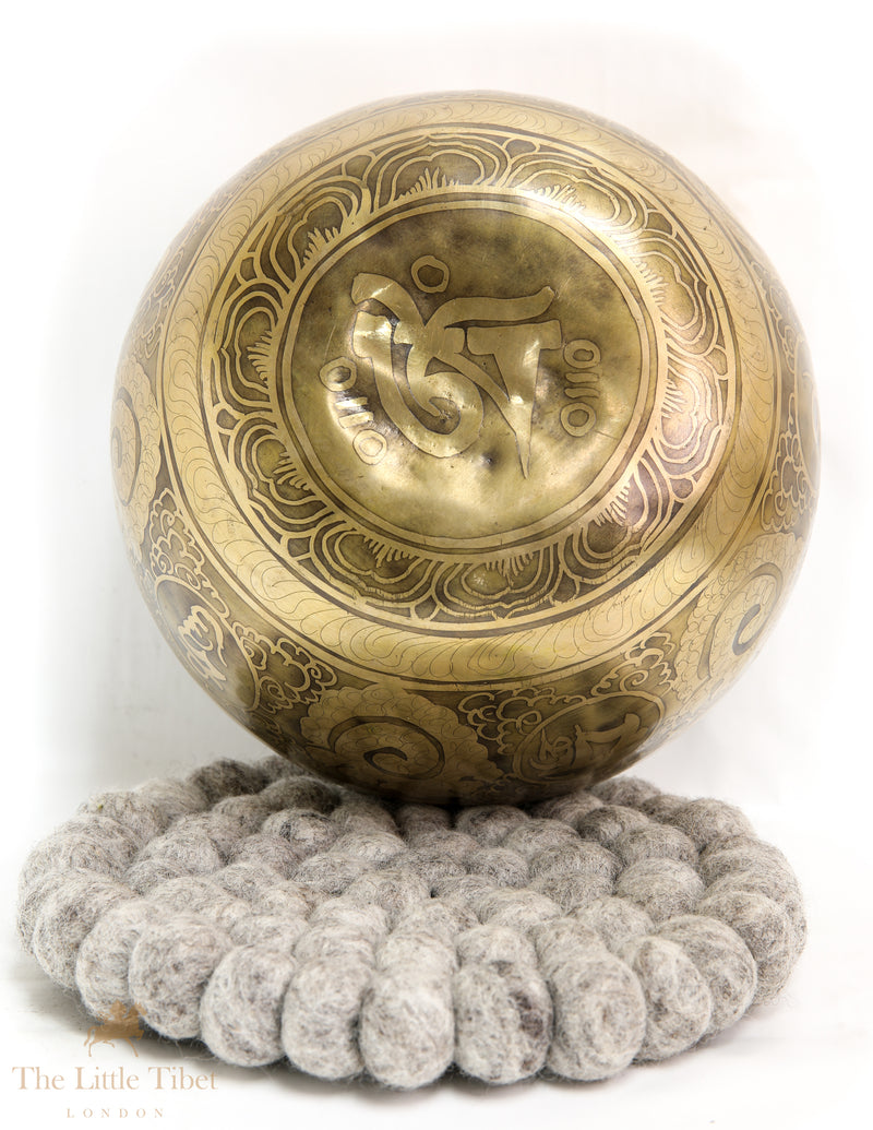Harmonious Resonance: Tibetan Vajra Dorje Meditation Singing Bowl - EC160