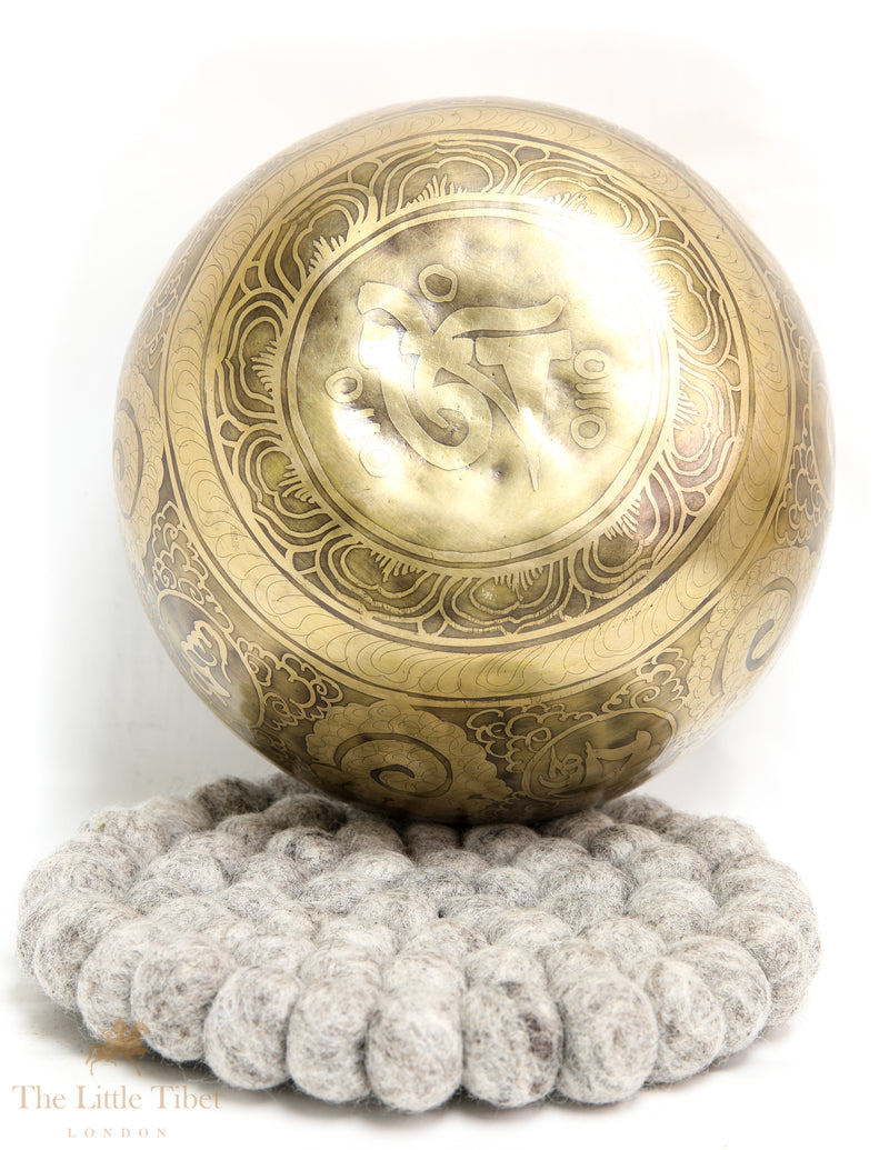 Harmonious Resonance: Tibetan Vajra Dorje Meditation Singing Bowl - EC160