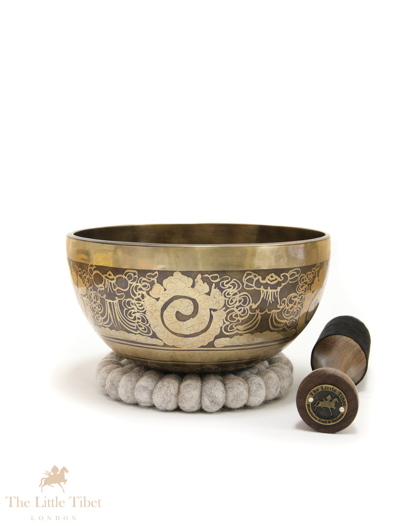 Artisan-Crafted Tibetan Singing Bowl – Third Eye & Solar Plexus Chakra Healing Bowl with Mantra Etching (Notes E/G) - EC87