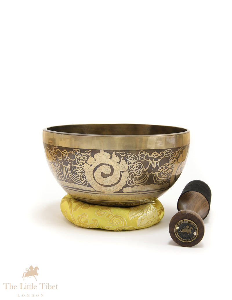 Artisan-Crafted Tibetan Singing Bowl – Third Eye & Solar Plexus Chakra Healing Bowl with Mantra Etching (Notes E/G) - EC87