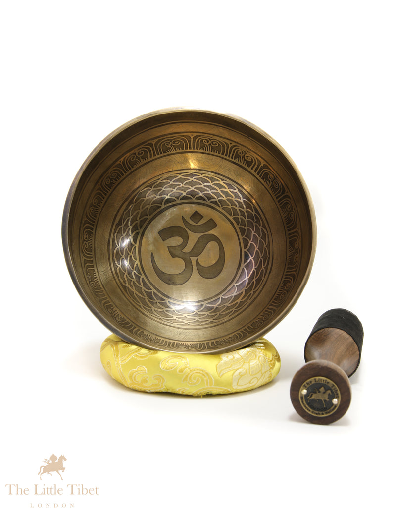 Artisan-Crafted Tibetan Singing Bowl – Third Eye & Solar Plexus Chakra Healing Bowl with Mantra Etching (Notes E/G) - EC87