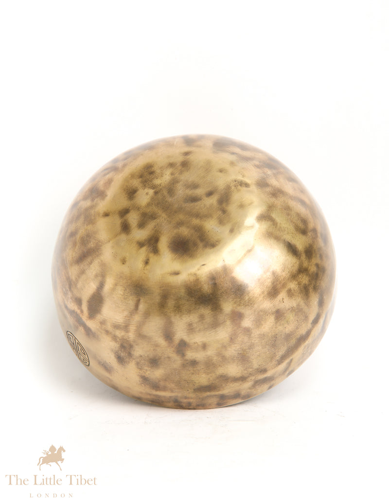 Harness Lunar Energy: Full Moon Tibetan Singing Bowl for Tranquil Vibrations - FM78