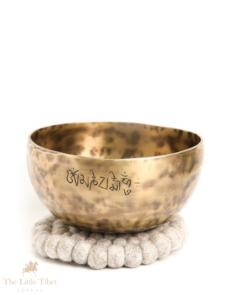 Harness Lunar Energy: Full Moon Tibetan Singing Bowl for Tranquil Vibrations - FM78