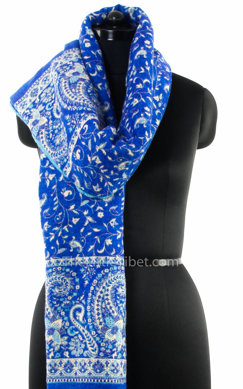 Close up lapis lazuli cream paisley design reversible tibet shawl chunky knit scarf