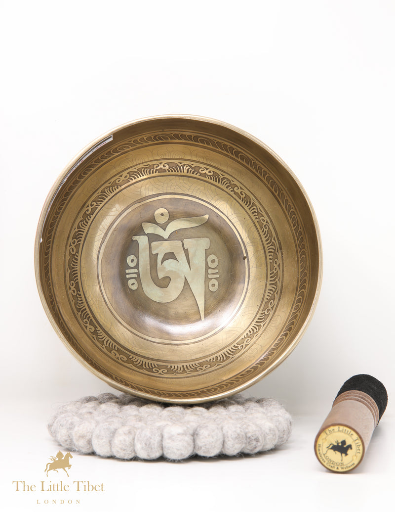 Sound Healing Om Tibetan Singing Bowl - AM35