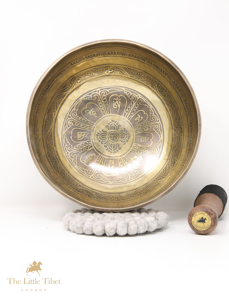 Sound Healing Delight: Experience the Power of Sanskrit Mantra Tibetan Singing Bowl- AM6