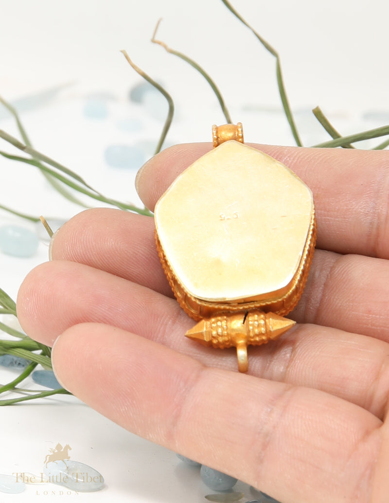 Tibetan Ghau Amulet, gold Plated And stone Setting | Price: US$24 | Ghau  Amulet & Box | Ghau - Metal Amulet, Size :5.5cm, Material: Copper